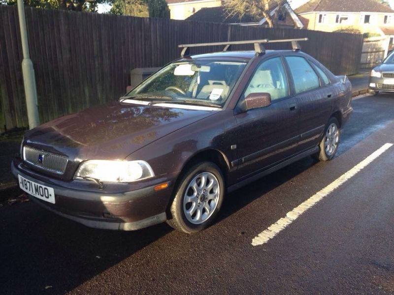 2000 Volvo S40 image 1