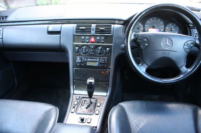2002 Mercedes-Benz E Class 3.2 E320 CDi image 4