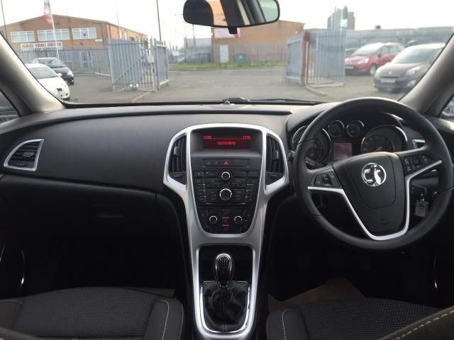 2012 VAUXHALL ASTRA 2.0 SRI VX-LINE CDTI image 4