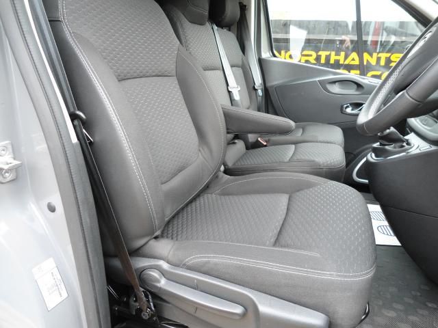 2015 VAUXHALL VIVARO 1.6 CDTI image 6