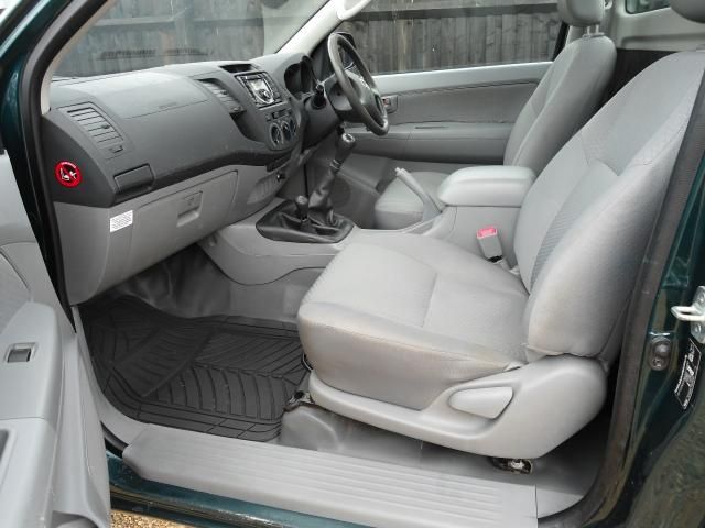 2010 TOYOTA HI-LUX 2.5 HL2 4X4 image 6