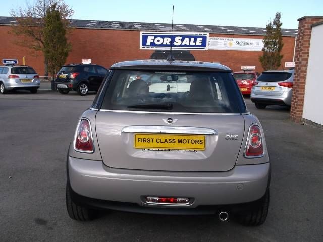 2013 MINI HATCHBACK 1.6 One image 3