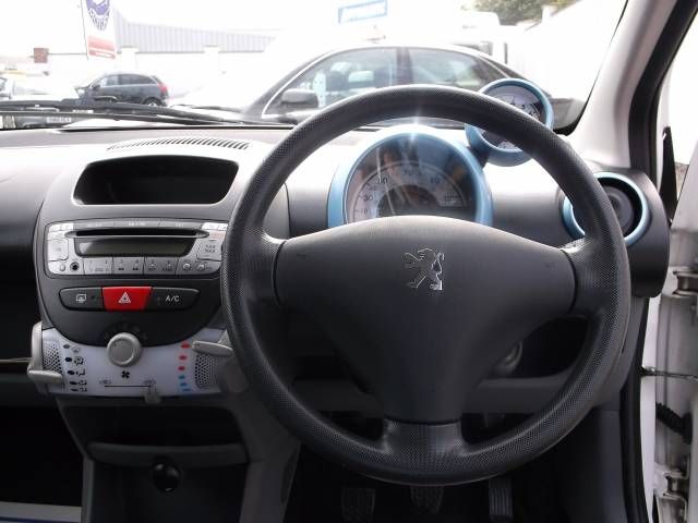 2010 PEUGEOT 107 1.0 Millesim image 4