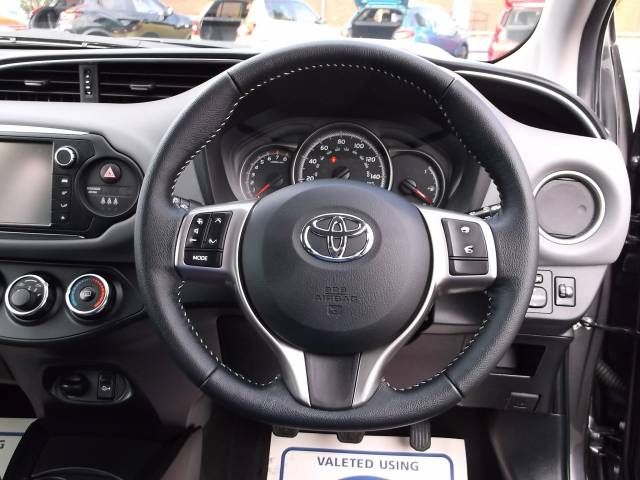 2015 TOYOTA YARIS 1.33 VVT-i Icon image 4