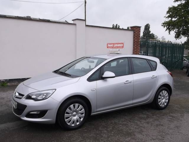 2013 VAUXHALL ASTRA 1.4i 16V image 1