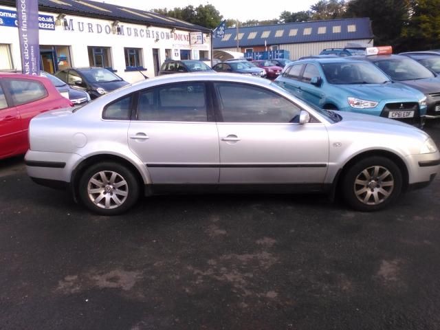 2001 VOLKSWAGEN PASSAT 1.9 SE TDI image 2