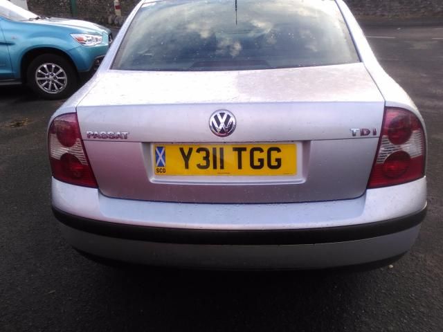 2001 VOLKSWAGEN PASSAT 1.9 SE TDI image 3