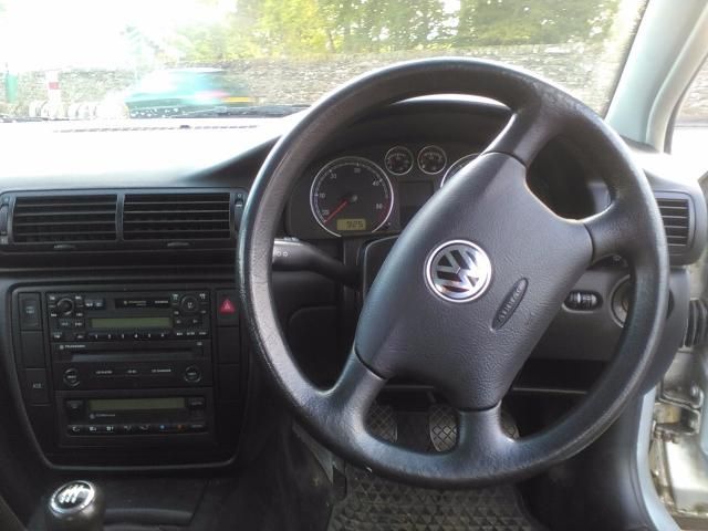 2001 VOLKSWAGEN PASSAT 1.9 SE TDI image 4