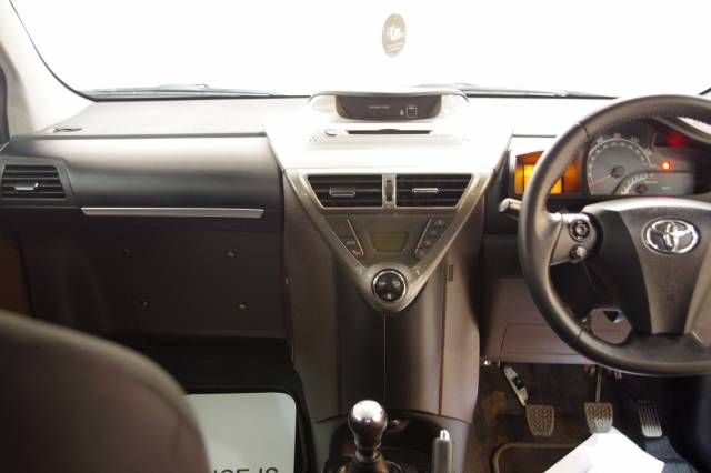 2011 TOYOTA IQ 1.33 Dual VVT-i 3 image 4