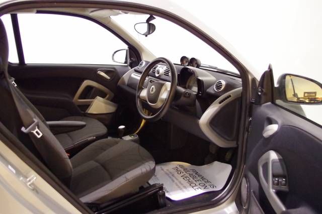 2012 SMART FORTWO COUPE image 4