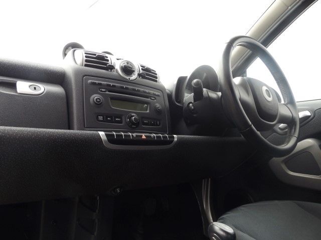 2009 SMART FORTWO 0.8 PASSION CDI image 4