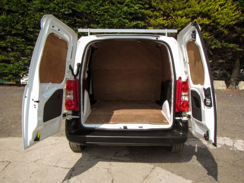 2010 PEUGEOT PARTNER 850 90BHP L1 SWB VAN image 3