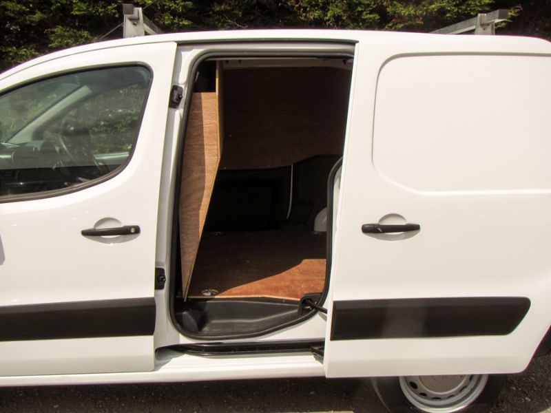 2010 PEUGEOT PARTNER 850 90BHP L1 SWB VAN image 4