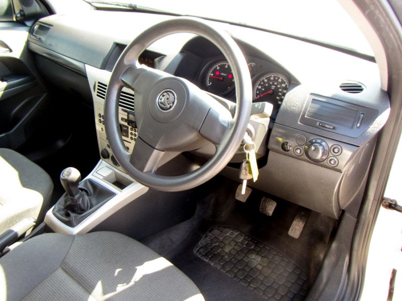 2010 VAUXHALL ASTRA CLUB 1.9CDTI image 3
