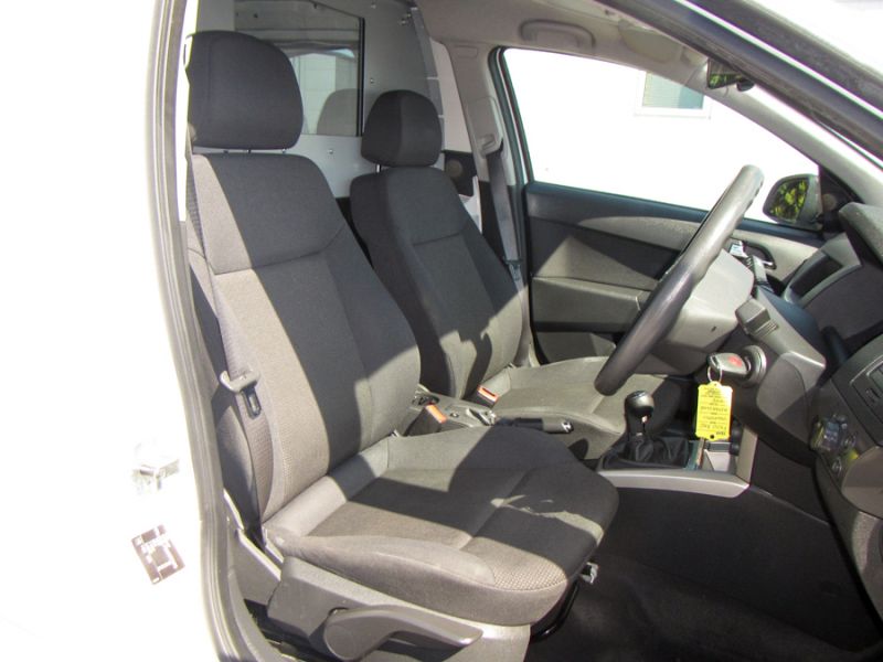 2010 VAUXHALL ASTRA CLUB 1.9CDTI image 4