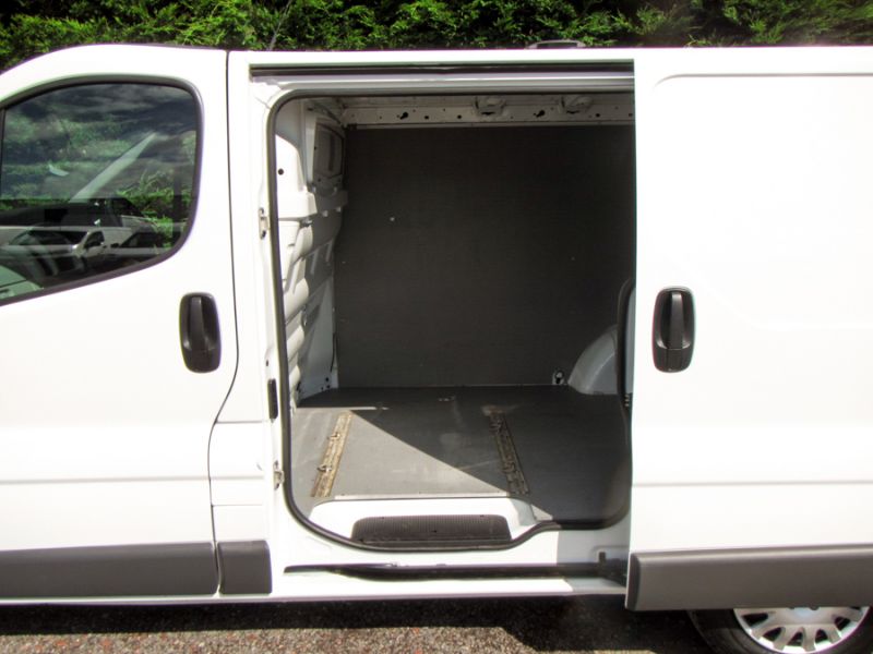 2008 VAUXHALL VIVARO 2.0 CDTI image 4