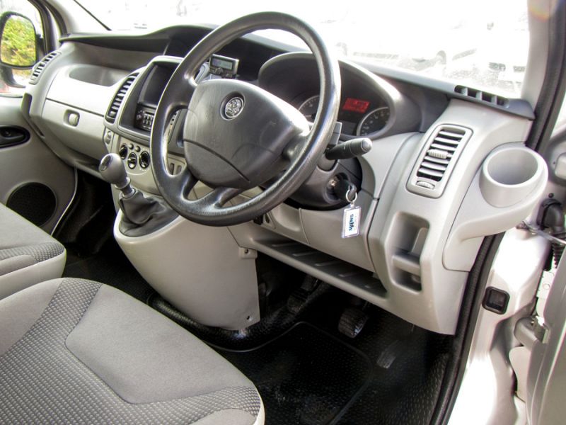 2010 VAUXHALL VIVARO 2.0 CDTI image 5