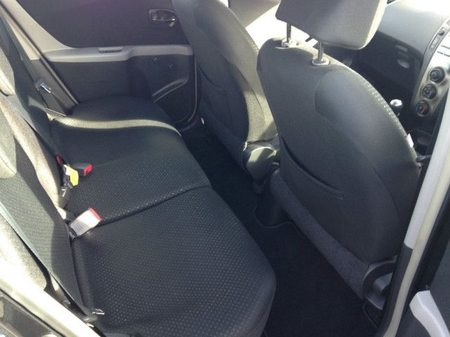 2010 Toyota Yaris image 5