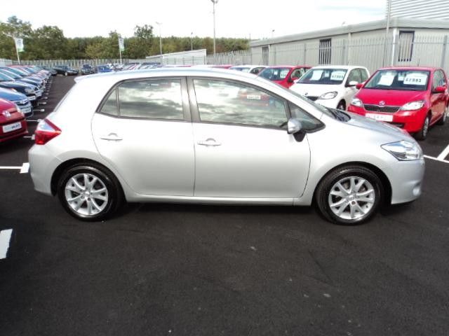 2011 Toyota Auris image 2