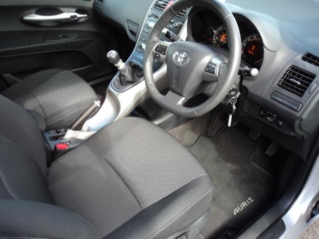 2011 Toyota Auris image 4