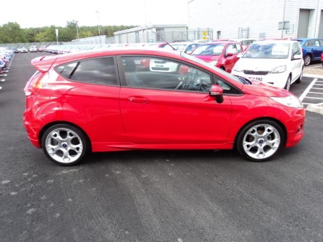 2012 Ford Fiesta image 2