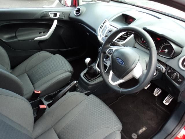 2012 Ford Fiesta image 4
