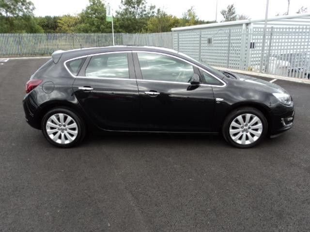 2012 Vauxhall Astra image 2