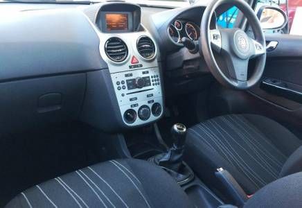 2009 Vauxhall Corsa 1.3 CDTi 16v image 4