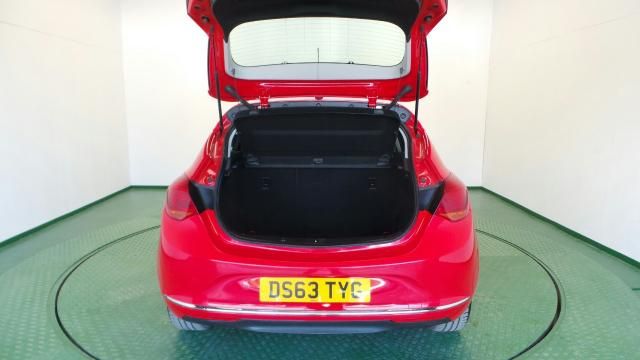 2013 VAUXHALL ASTRA 1.6 EXCLUSIV image 5