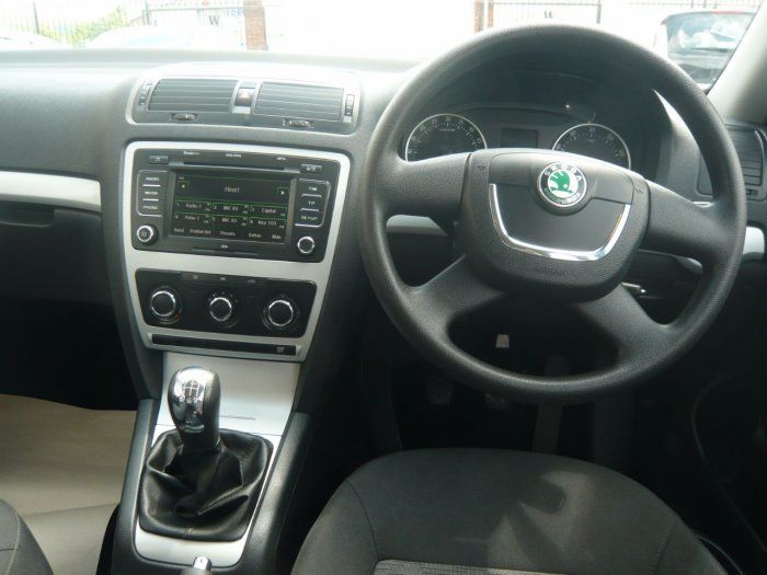 2010 Skoda Octavia 2.0 TDI CR SE image 4