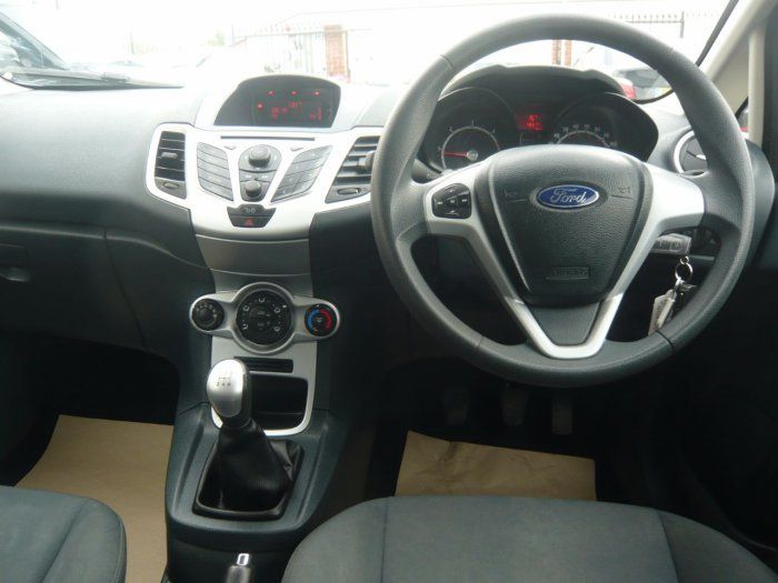 2012 Ford Fiesta 1.4 TDCi image 4