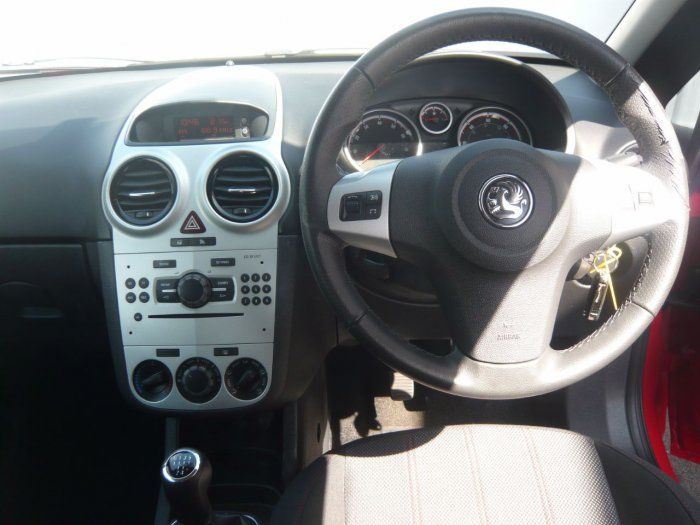 2009 Vauxhall Corsa 1.2i 16V SXi image 4