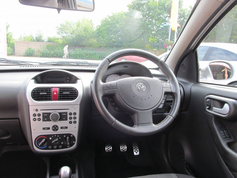 2004 Vauxhall Corsa SRi 1.4i 16v 3Dr image 4