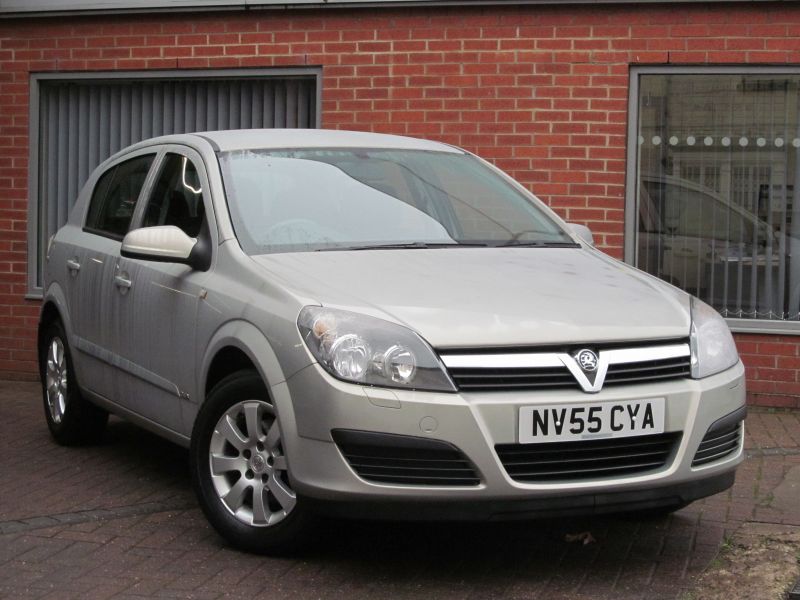 2005 Vauxhall Astra Club 1.8i 16v Automatic image 1