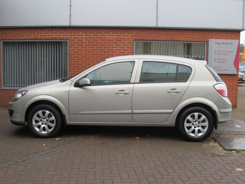 2005 Vauxhall Astra Club 1.8i 16v Automatic image 2