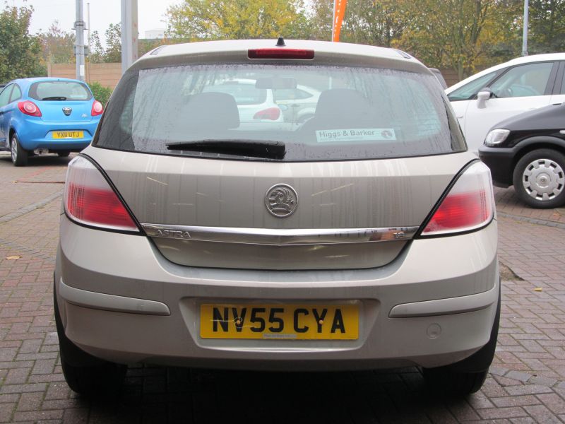 2005 Vauxhall Astra Club 1.8i 16v Automatic image 3