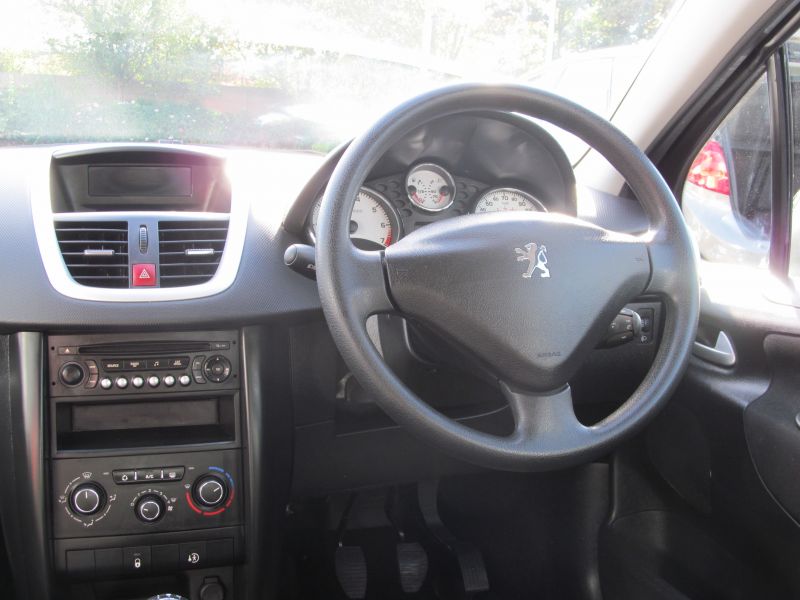 2009 Peugeot 207 Verve 1.4i 5Dr image 3