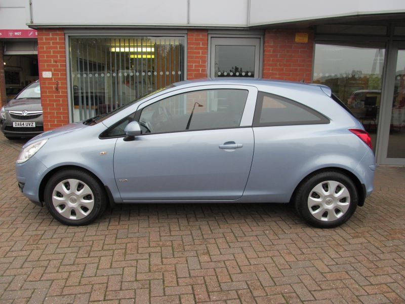 2009 Vauxhall Corsa Club 1.4i 16v Automatic image 2