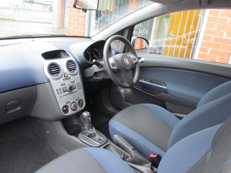 2009 Vauxhall Corsa Club 1.4i 16v Automatic image 5