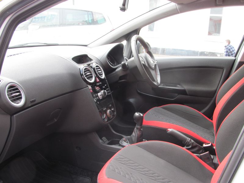 2012 Vauxhall Corsa SRi 1.4i 5Dr image 4