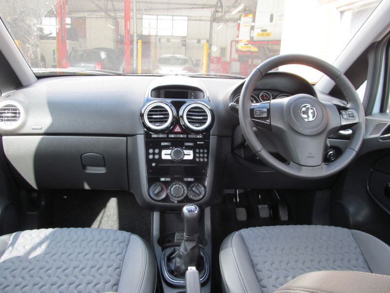 2014 Vauxhall Corsa SE 1.2i 5Dr image 4