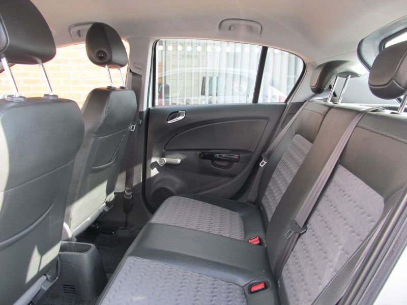 2014 Vauxhall Corsa SE 1.2i 5Dr image 5
