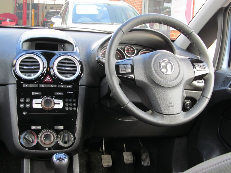 2013 Vauxhall Corsa SE 1.4i 5Dr image 4