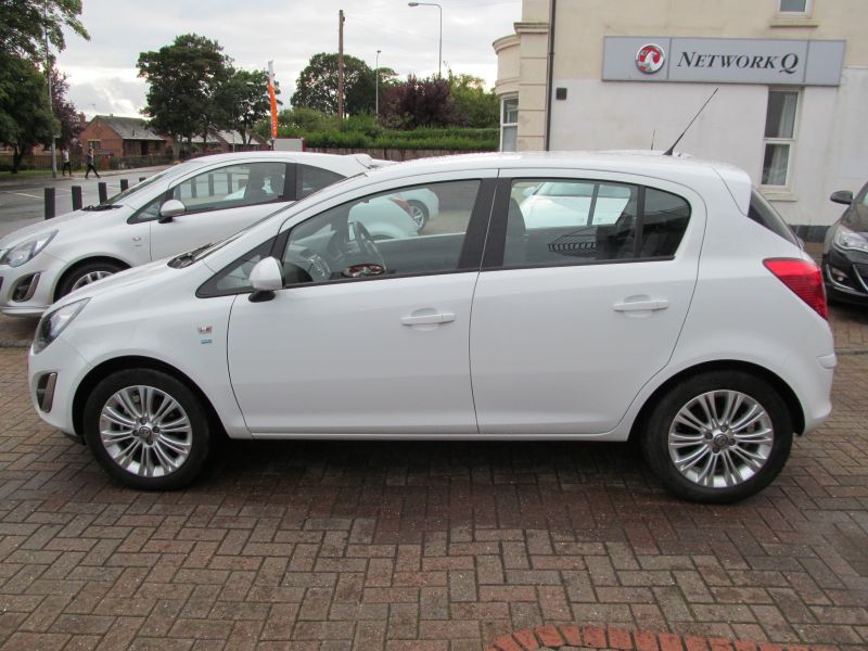 2015 Vauxhall Corsa SE 1.4i 5Dr image 2