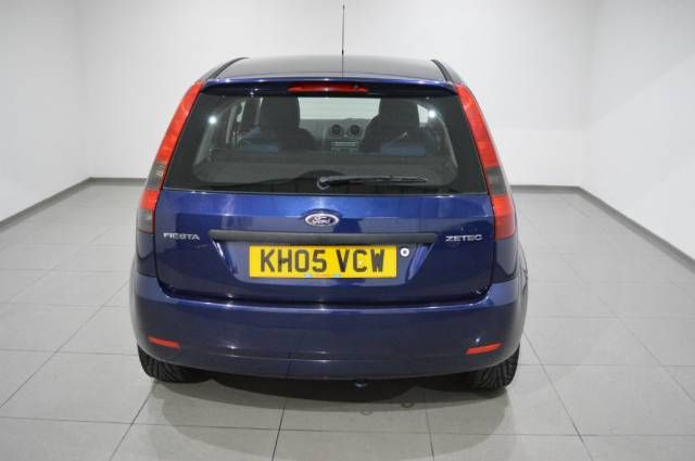2005 FORD Fiesta 1.4 Zetec 5dr image 3