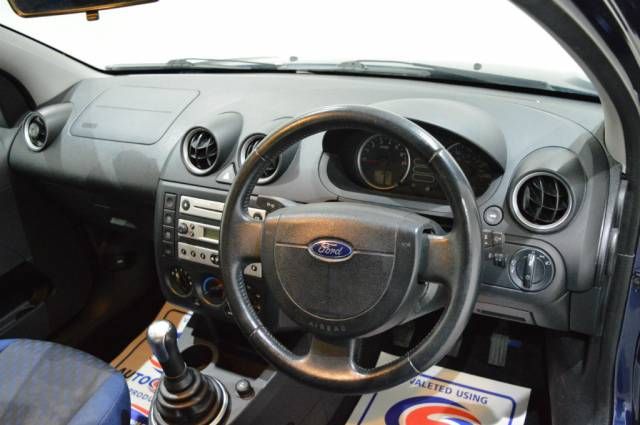 2005 FORD Fiesta 1.4 Zetec 5dr image 4