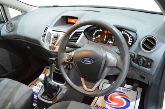 2010 FORD Fiesta 1.4 TDCi image 4