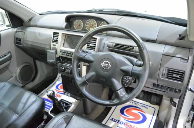 2004 NISSAN X-Trail 2.2 dCi SVE 5dr image 4