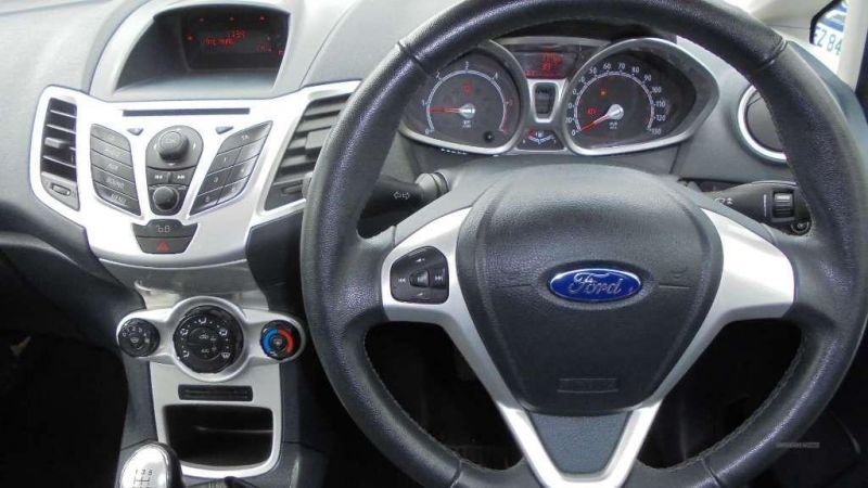 2012 Ford Fiesta ZETEC 1.4 TDCI image 4