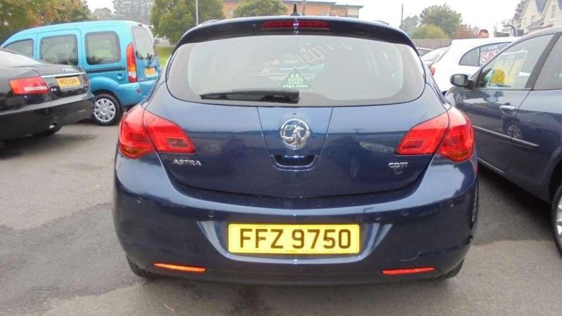 2011 Vauxhall Astra 1.7 CDTi image 3